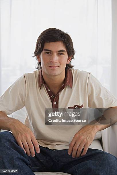 jovem homem brunette - argentina brunette - fotografias e filmes do acervo