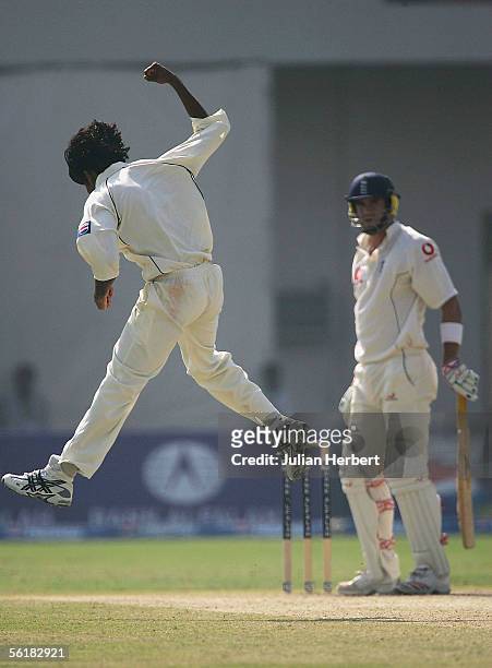 Mohammad Sami of Pakistan celebrates the wicket of Kevin Pietersen on day five of the 1st Test Match between England and Pakistan at The Multan...