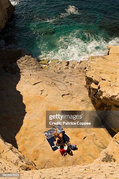 lovers in "calanque" (provence france) - calanques stock pictures, royalty-free photos & images