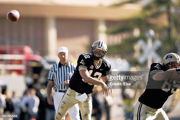Quarterback Curtis Painter of the Purdue Boilermakers passes against the Illinois Fighting Illini at Ross-Ade Stadium on November 12, 2005 in West...