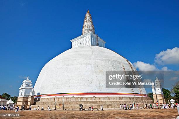 ruwanwelisaya,anuradhapura,sri lanka - ruvanvelisaya dagoba stock pictures, royalty-free photos & images