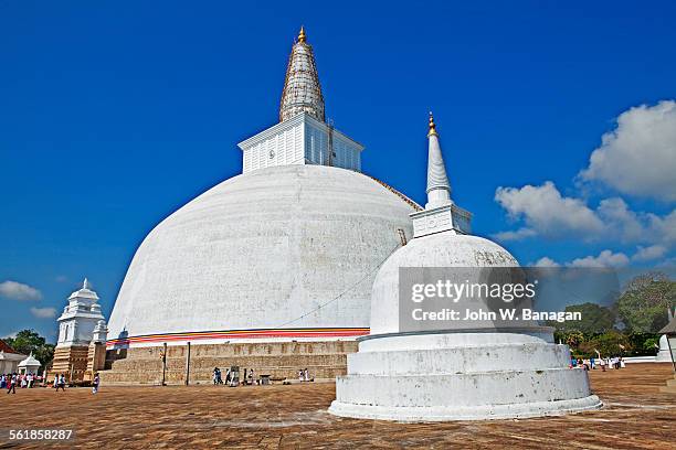 ruwanwelisaya, anuradhapura, sri lanka - ruvanvelisaya dagoba stock pictures, royalty-free photos & images