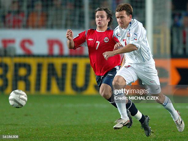 Prague, CZECH REPUBLIC: Vladimir Smicer of the Czech Republic vies with Kristofer Haestad of Norway during the second round of World Cup 2006 playoff...