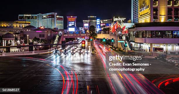 the las vegas strip at night - the strip las vegas stock-fotos und bilder