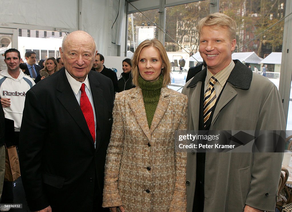 Cynthia Nixon Demonstrates Citibank's New MasterCard Key Fob