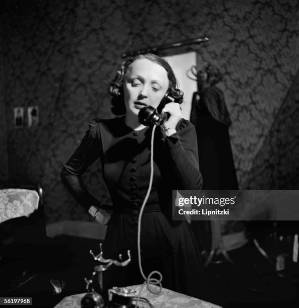 Edith Piaf in "Le Bel indifferent" of Jean Cocteau. Paris, theatre of Bouffes-Parisiens, april 1940.