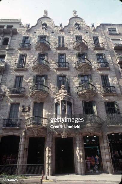 Barcelona . The Casa Calvet , work of the architect Antonio Gaud? y Cornet .