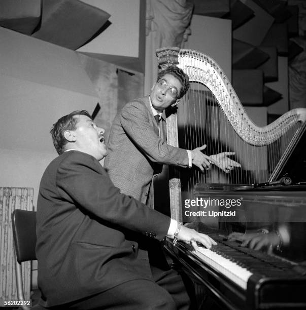 Darry Cowl and Francis Blanche at the time of a rehearsal of film "Les Pique-assiettes" of Jean Girault. France, january 1960.