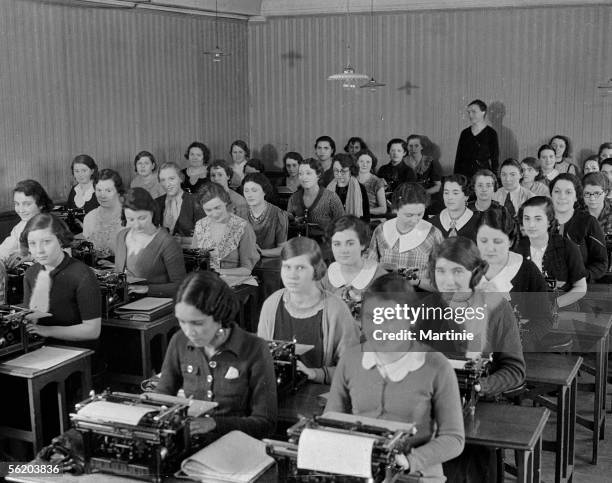 Type Writing Institute Typewriting Class Photos and Premium High Res Pictures - Getty Images
