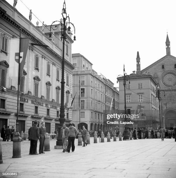 Piacenza . Piazza del Cavalo, on national holiday, April 25, 1976.