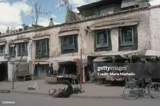 Lhassa . The Barkhor, way of pilgrimage of the city making the round of the monastery of Jokhang. October 1983.