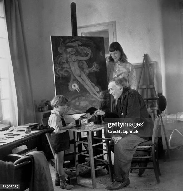 Marc Chagall , French painter, his wife Virginia and their son David Mac Neil in Cannes , April 1951.