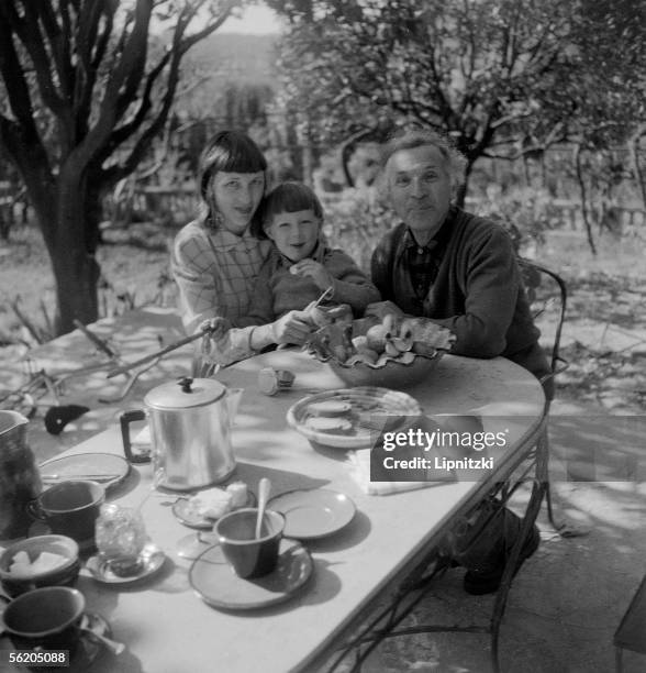 Marc Chagall , French painter, his wife Virginia and their son David Mac Neil in Cannes , April 1951.