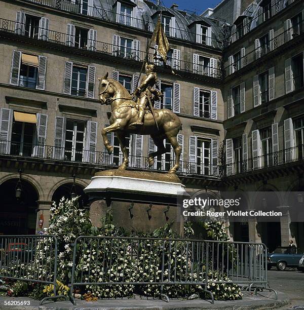 Joan of Arc's statue, by Emmanuel Fremiet . Paris, place des Pyramides.