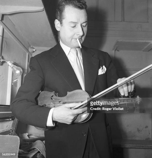 Stephane Grappelli , violinist and French pianist of jazz. Paris, February 20, 1948.