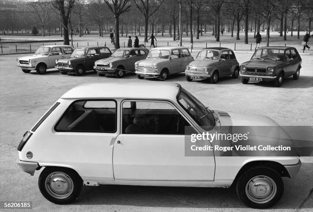 The Renault 5 in front of its rivals. Paris, 1972.