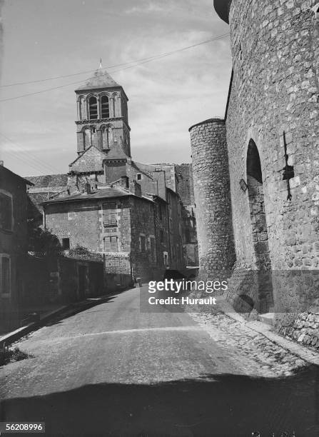 Chauvigny . Church Saint-Pierre and the castle of Harcourt .
