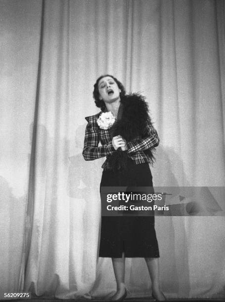 Edith Piaf , French singer. Paris, theater of the ABC, 1937.