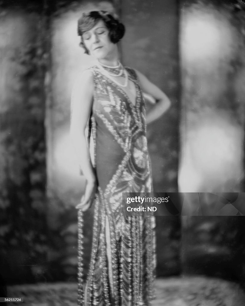 Regine Flory, artist of variety, dancer and French