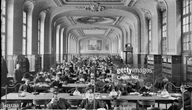 The Sorbonne : the central library. Paris, about 1900.