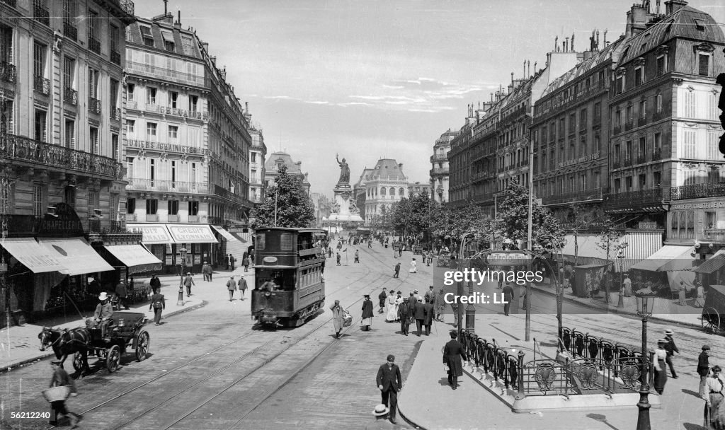 Paris (IIIth district). The Subway station, Temple