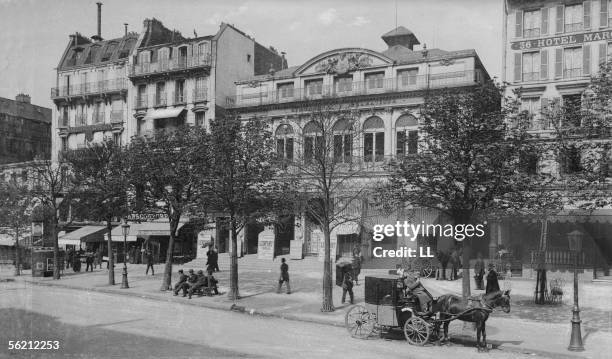 Paris . The Bonne-Nouvelle boulevard at the nivel of the Gymnasium theatre, about 1900.