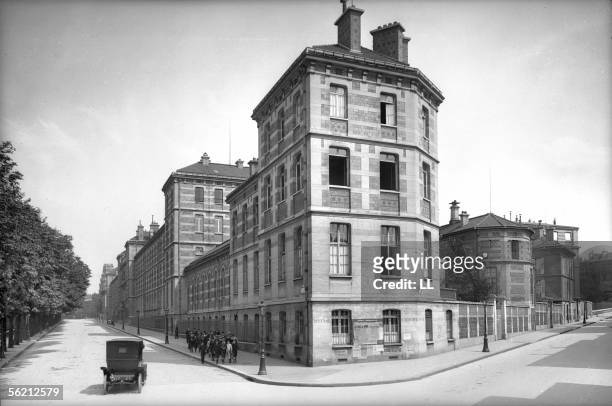 Paris . The secondary school Montaigne Auguste-Comte street, about 1900.