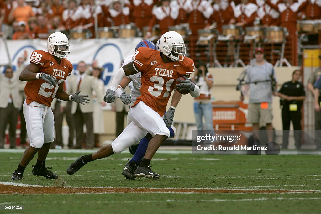 Texas Cornerbacks Cornerback Aaron Ross of the University of Texas Longhorns carries ...