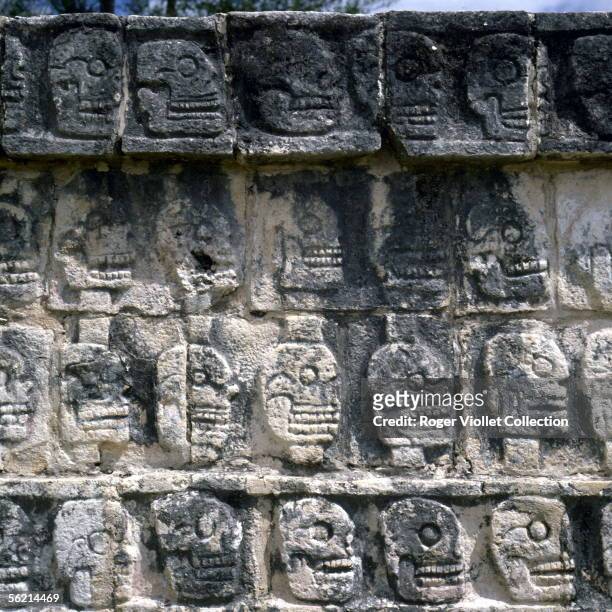 Chichen-Itza . Maya site of VIth-XVth centuries. Wall of skulls Tzompantli.