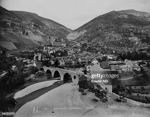 Sainte-Enimie . General view, about 1900.