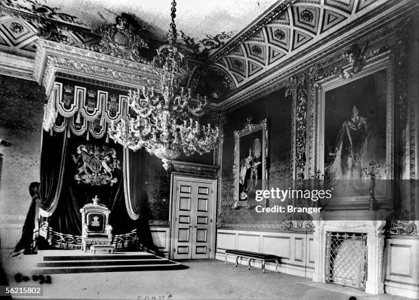 London . The throne room of Buckingham Palace. 1910.