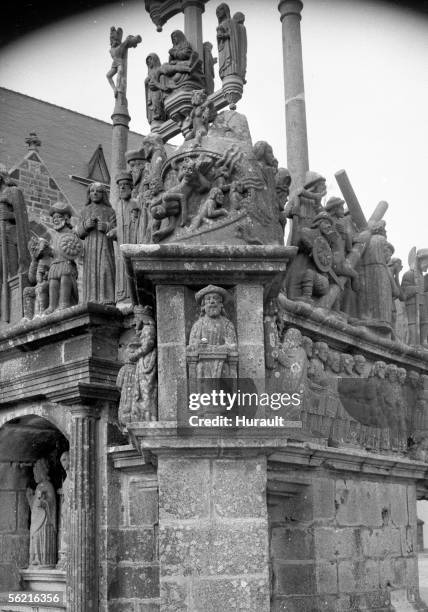 Plougastel-Daoulas . Roadside cross. Detail of the hell.