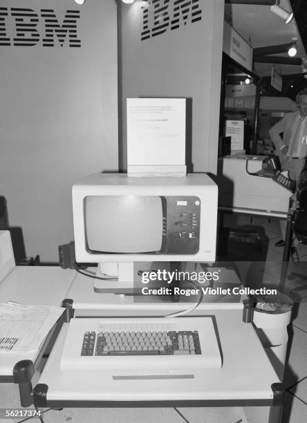 Ibm Computer 1981 Ibm Computer Photos and Premium High Res Pictures - Getty Images