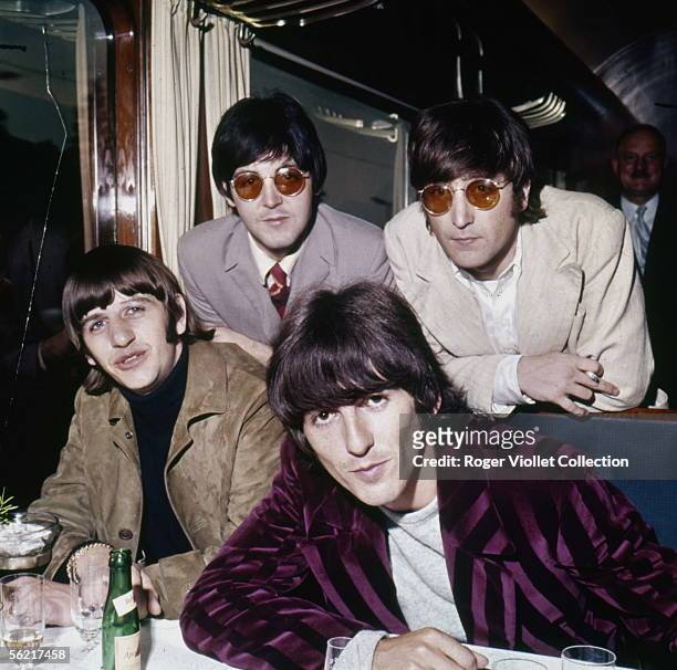 The Beatles, English music group Pop . Standing : Paul MacCartney and John Lennon . Seat : Ringo Starr and George Harrison . August 1966.
