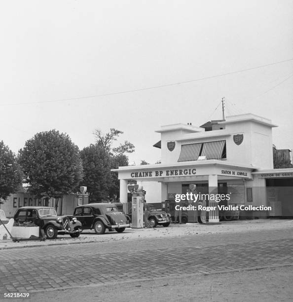Joinville-le-Pont . BP service station, about 1952.