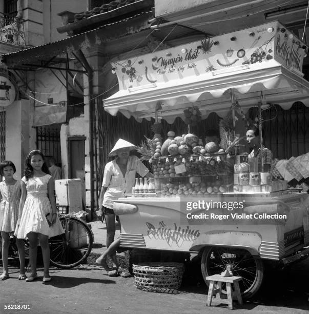 Salesman of ice cream in Cholon. Saigon , 1961.