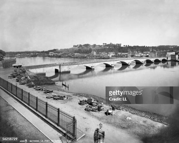 Bayonne . The Saint-Esprit bridge, about 1900.