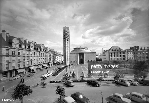 Lorient . Place Alsace-Lorraine, Notre-Dame des Victoires church.