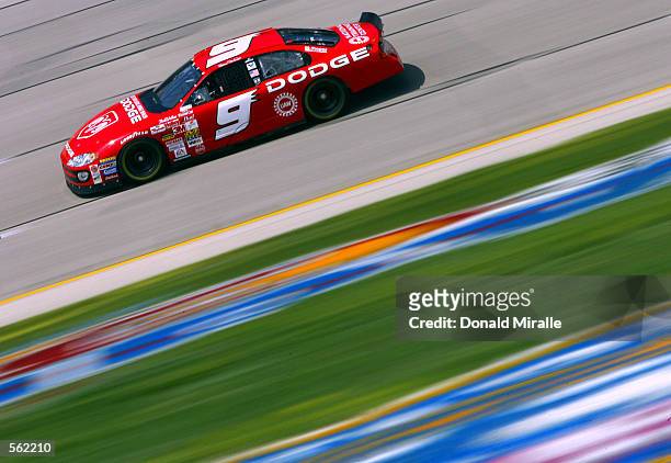 Bill Elliott drives his Evernham Racing Dodge Intrepid R/T during the Aaron's 499, part of the Nascar Winston Cup Series, at Talledega Superspeedway...
