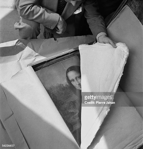 Return of the "Joconde" at the Louvre museum, after the war. Paris, 1945.