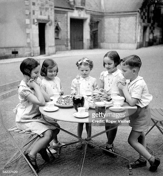 Children's party. France, about 1950. News Photo - Getty Images