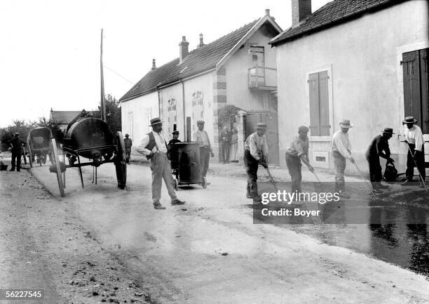 Tarring Tarring Photos and Premium High Res Pictures - Getty Images