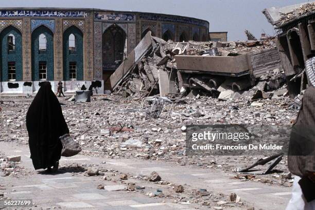 Gulf war . Ruins near the mosque Abbas. Karbala , april 1991.