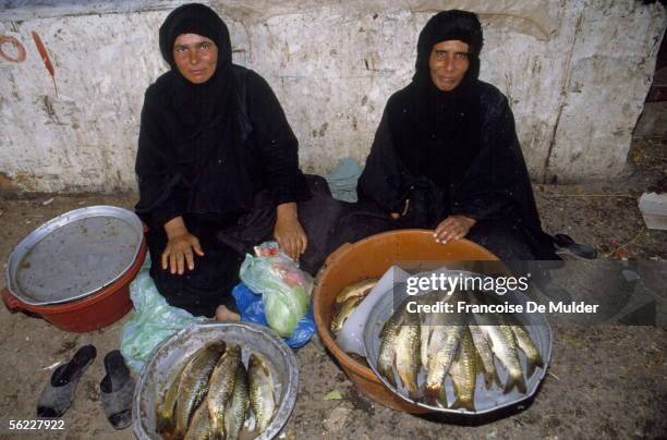 Stallholder of fish. Bassora , september 1990.