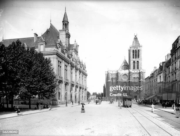 Saint-Denis . The City hall and the basilica. About 1900.