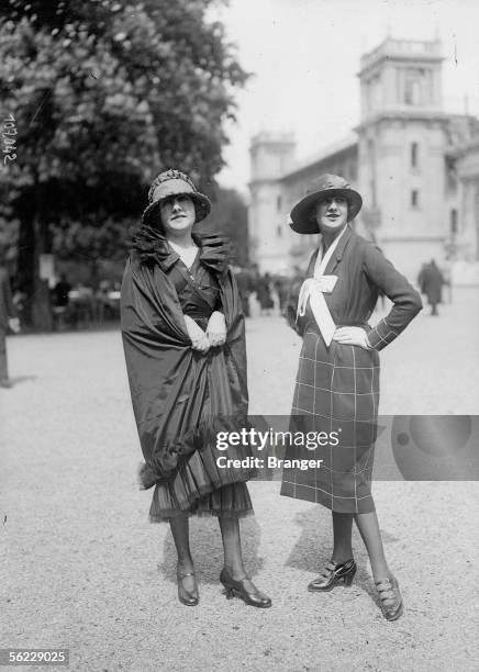 1919 Style 10s Fashion Photos and Premium High Res Pictures - Getty Images
