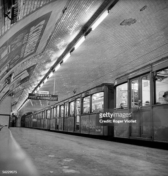 Underground train in station Saint-Germain-des-Pres on the line Porte d'Orleans-Porte de Clignancourt. Paris, September 1957. RV-141715.