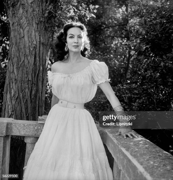 Maria Felix, Mexican actress. Festival of Venice, 1954. LIP-062-063-084.