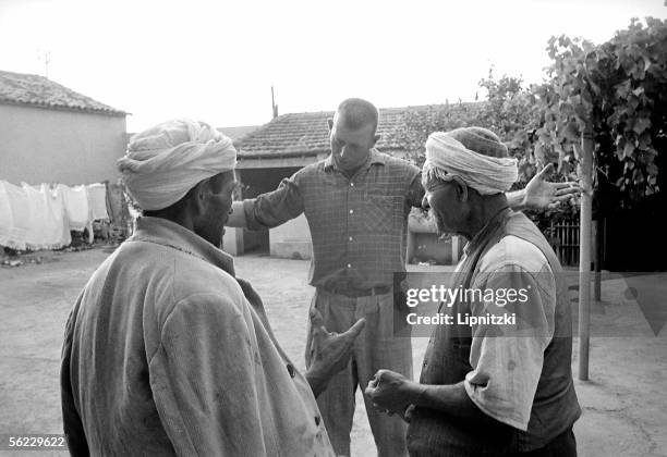 Pied-noir and Algerians in a farm. Algeria, June 1958. LIP-33561-28.