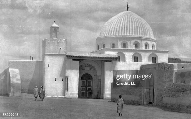 Kairouan . The Sidi Abd - El-Kader mosque. About 1900. LL-145A 13X18.